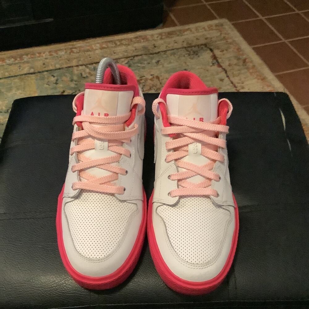 Jordan Retro v.1 GS WHITE STORM PINK size youth 5 or WMNS 6.5 Excellent Shape